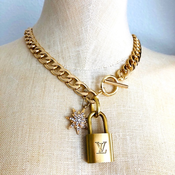 Louis Vuitton Jewelry - 🌹Beautiful Louis Vuitton Lock & Keys Necklace